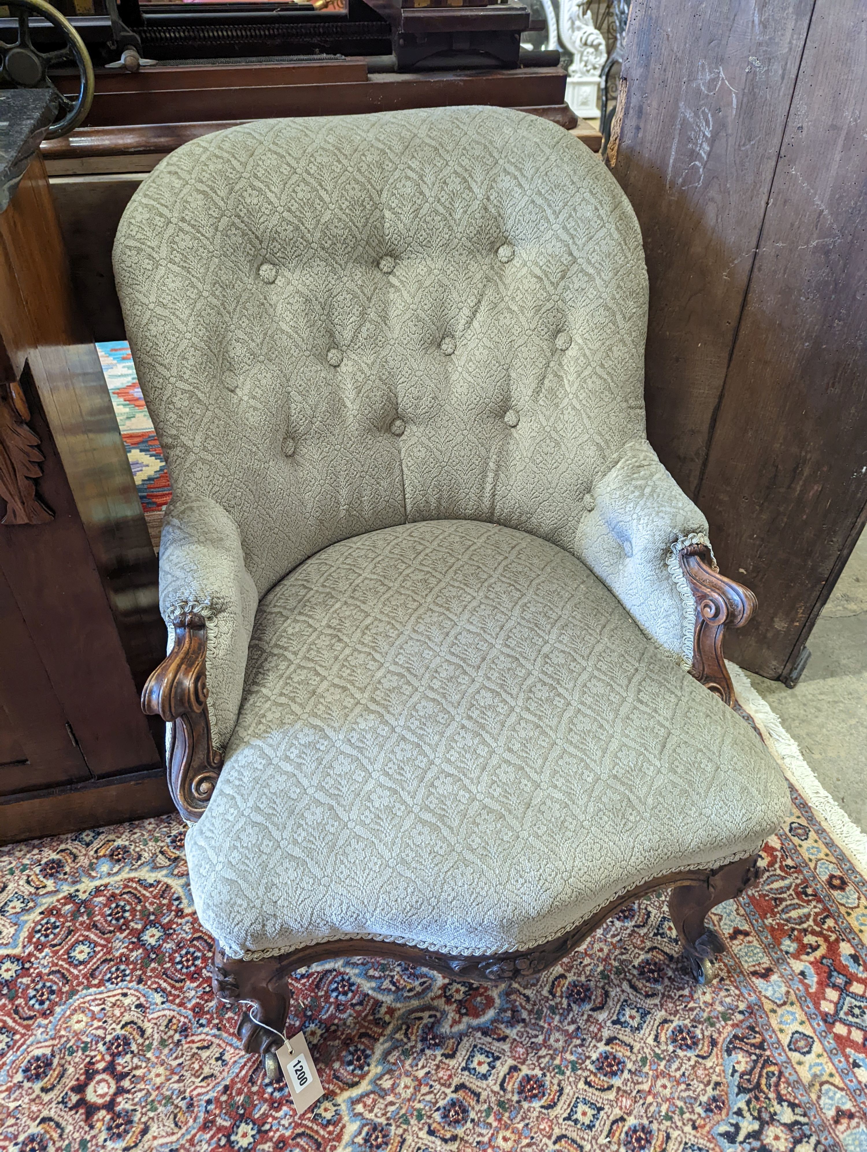 A Victorian carved walnut spoonback chair, width 62cm, depth 75cm, height 80cm